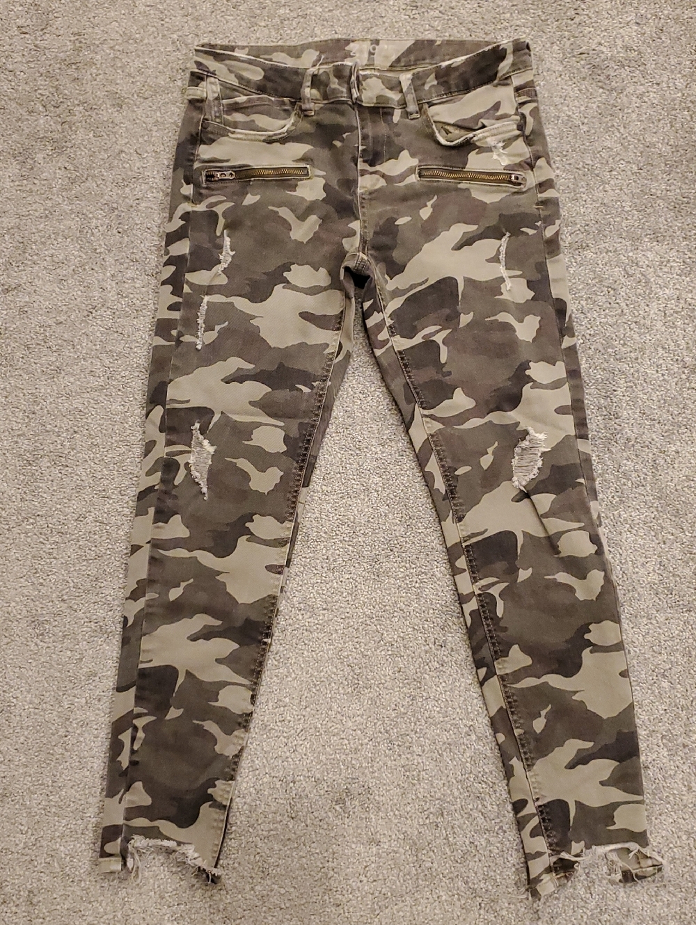 Zara- Z1975 Basics denim Camo jeans with cool zippers & distressed ankle cut
